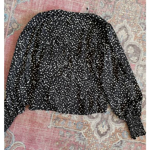 NWT She+Sky Black & White Print Long Sleeve Blouse Size Medium - Picture 2 of 5